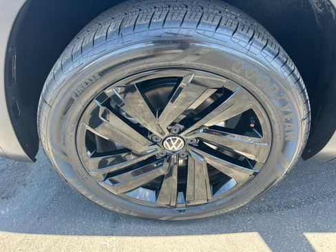 Certified 2023 Volkswagen Atlas Cross Sport SE w/ Black Wheel Package AWD/4WD image 25