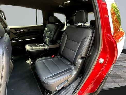 Used 2025 Chevrolet Traverse LT FWD image 21