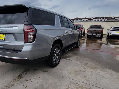 Used 2024 Chevrolet Suburban LT w/ LT Signature Package RWD image 8