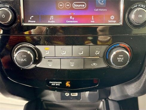 Used 2020 Nissan Rogue SV image 15