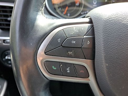 Used 2021 Jeep Cherokee Latitude Lux w/ Comfort/Convenience Group AWD/4WD image 17