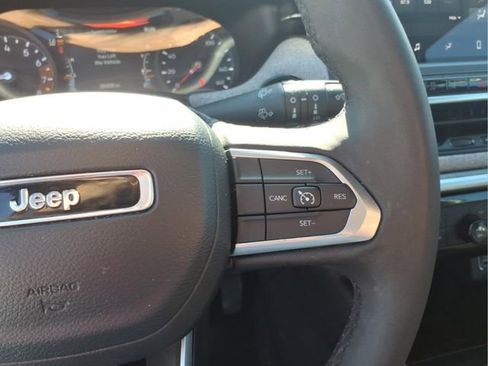 Used 2023 Jeep Compass Latitude image 15