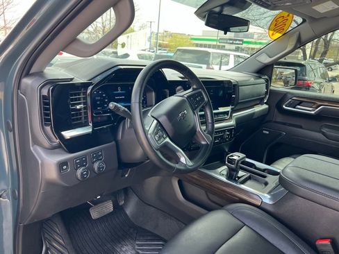 Used 2025 Chevrolet Silverado 1500 LT Trail Boss w/ Convenience Package II image 17