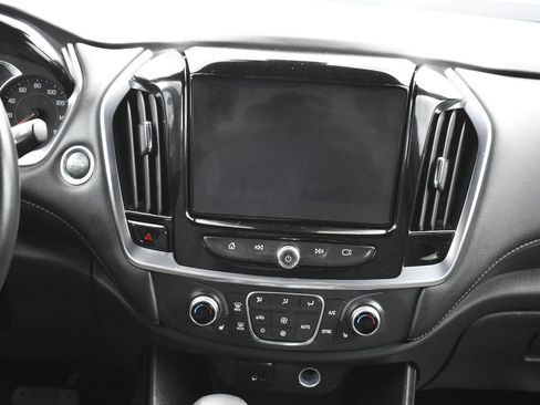 Used 2022 Chevrolet Traverse LT image 19