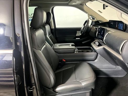Certified 2025 Ford Expedition Active AWD/4WD image 6