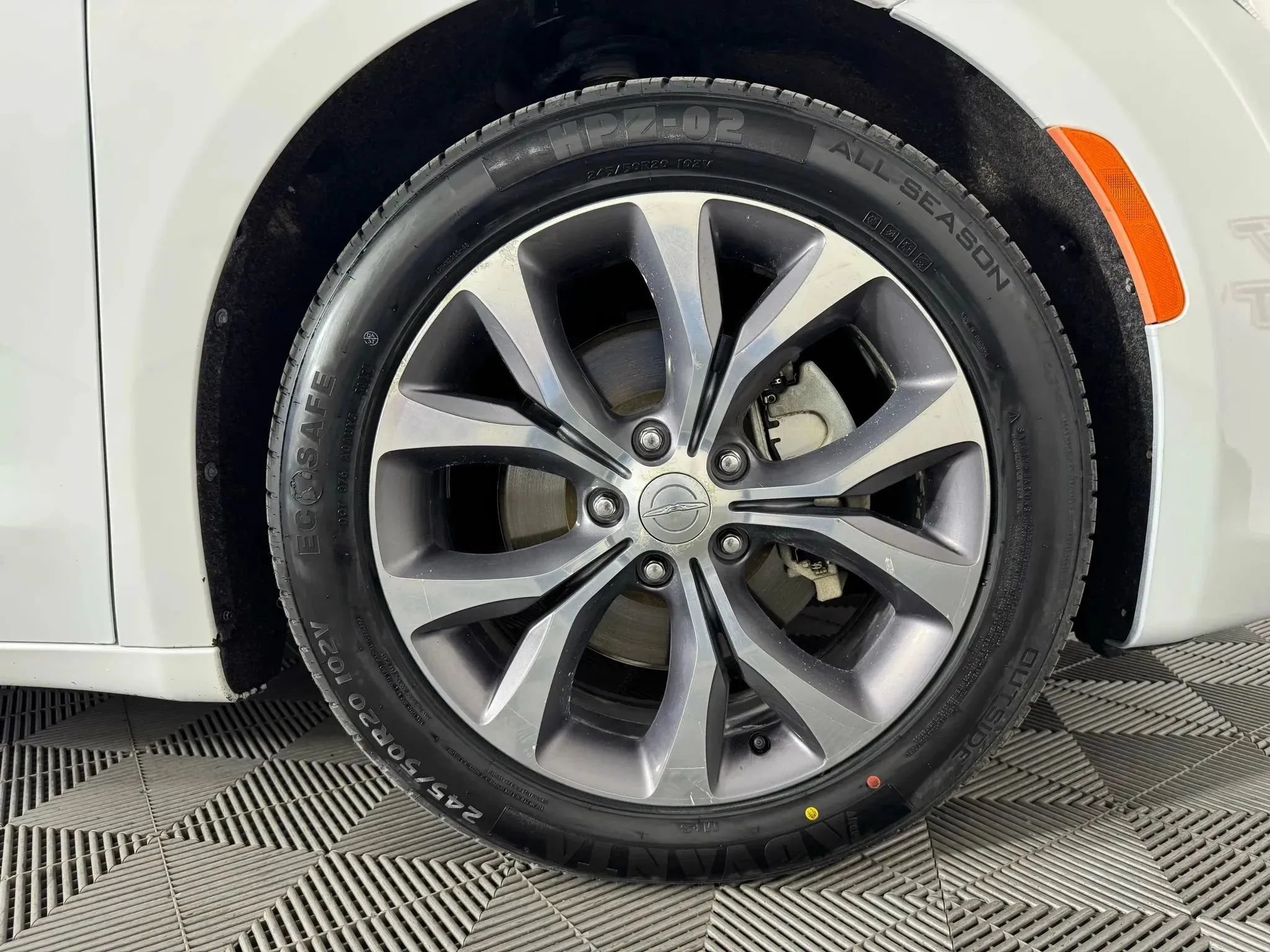 Used 2019 Chrysler Pacifica Limited FWD image 52