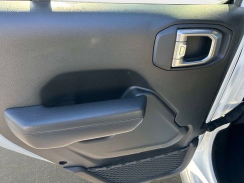 Used 2022 Jeep Wrangler Unlimited Sport image 9