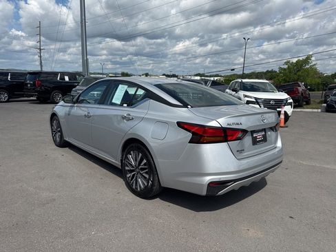 Used 2024 Nissan Altima 2.5 SV FWD image 5