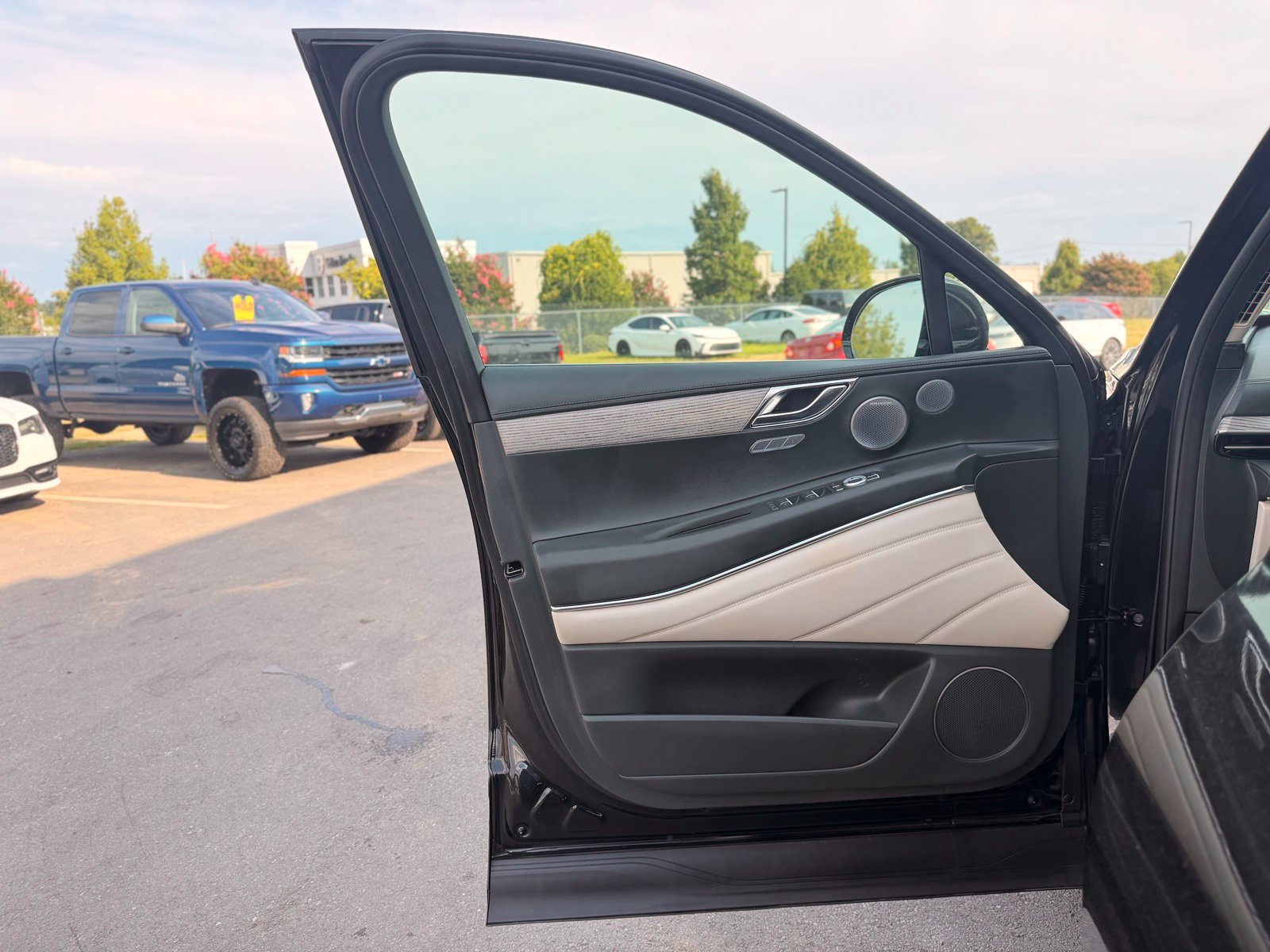 Used 2025 Genesis GV80 3.5T Advanced AWD/4WD image 18