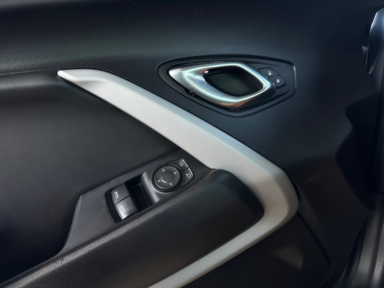 Used 2021 Chevrolet Camaro SS RWD image 16