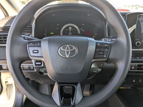 Used 2025 Toyota Camry LE image 18