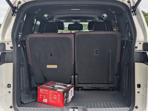 Used 2025 Volkswagen ID. Buzz Pro S Plus RWD image 19