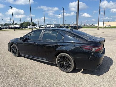 Certified 2022 Toyota Camry SE FWD image 9