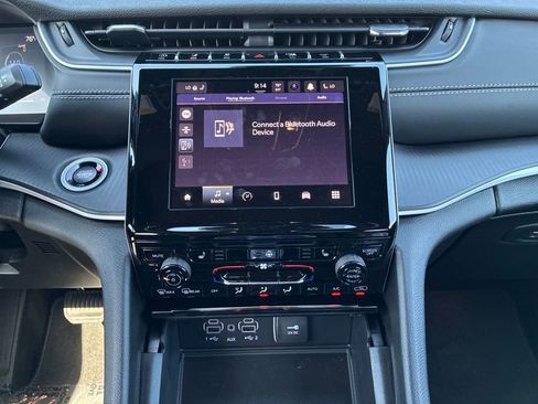 New 2025 Jeep Grand Cherokee L Altitude image 17