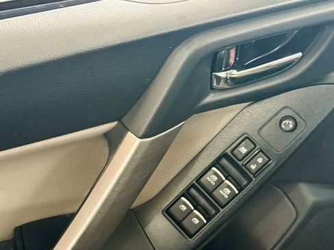 Used 2017 Subaru Forester 2.5i Limited image 18