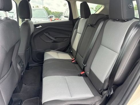Used 2017 Ford Escape SE w/ SE Cold Weather Package AWD/4WD image 10
