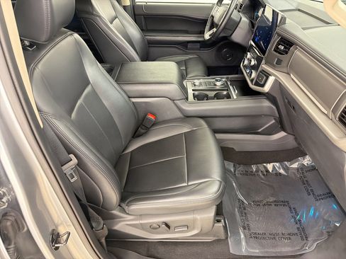 Used 2024 Ford Expedition XLT AWD/4WD image 30