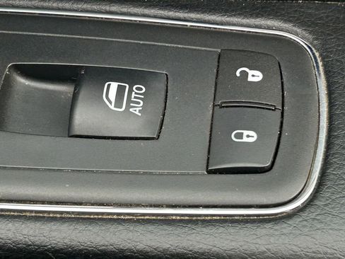 Used 2016 RAM 1500 Sport image 37