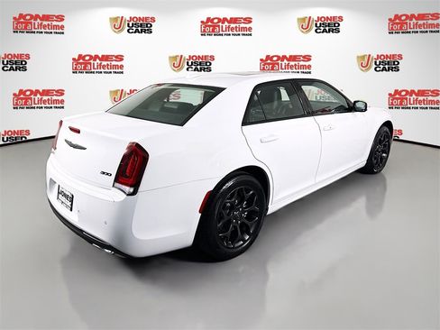 Used 2023 Chrysler 300 Touring L w/ Popular Equipment Group image 17