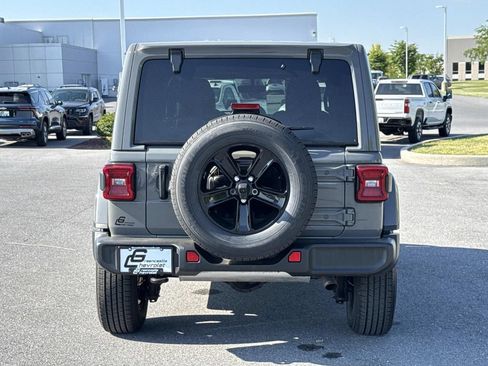 Used 2022 Jeep Wrangler Unlimited Sahara AWD/4WD image 26