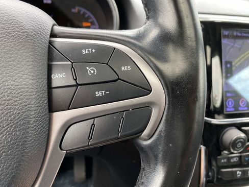 Used 2020 Jeep Grand Cherokee Limited w/ Premium Lighting Group AWD/4WD image 18