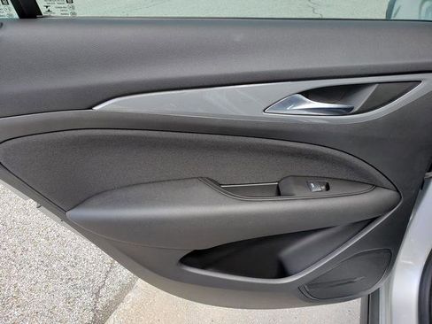 Used 2019 Buick Regal Preferred w/ Sights and Sounds Package image 13