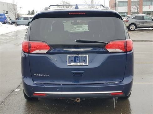 Used 2017 Chrysler Pacifica Touring-L Plus image 6