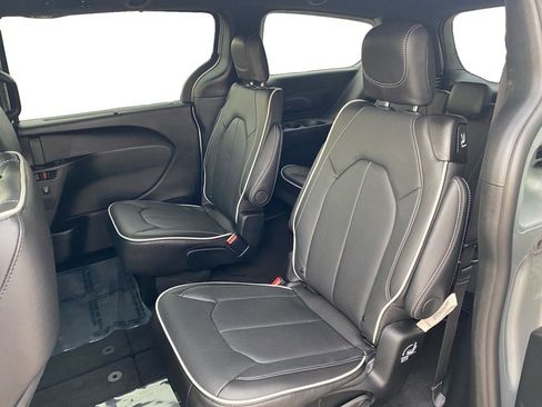 New 2026 Chrysler Pacifica Limited w/ S Appearance Package image 16