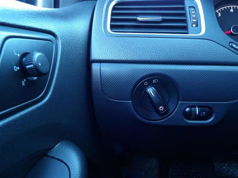 Used 2014 Volkswagen Jetta S image 18