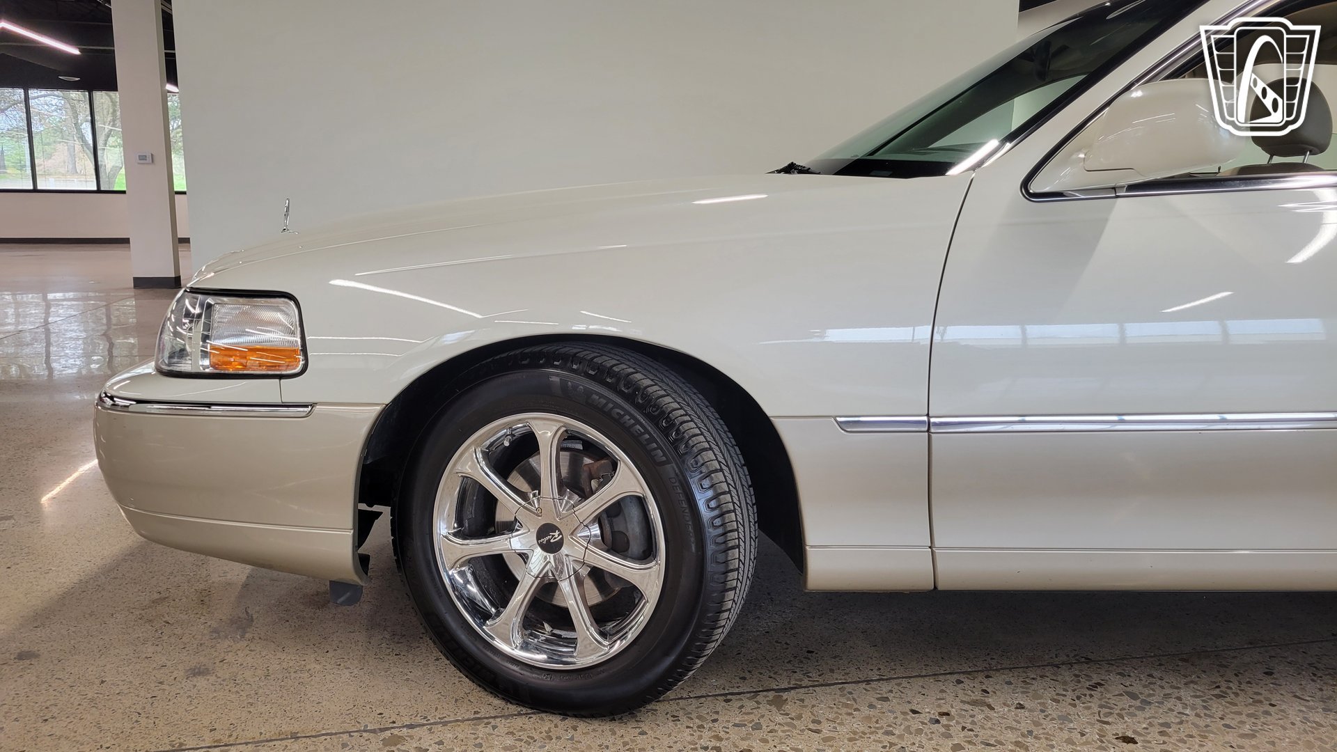 Used 2005 Lincoln Town Car Signature Limited RWD image 23
