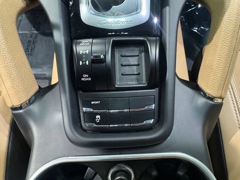Used 2015 Porsche Cayenne Diesel AWD/4WD image 22
