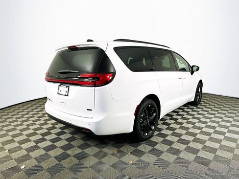 New 2026 Chrysler Pacifica Select w/ S Appearance Package AWD/4WD image 9