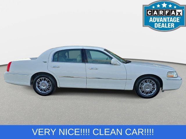 Used 2008 Lincoln Town Car Signature Limited RWD image 4