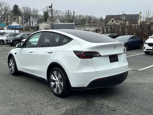 Used 2022 Tesla Model Y Long Range AWD/4WD image 5
