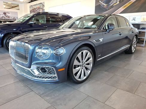 Used 2023 Bentley Flying Spur Azure AWD/4WD image 3