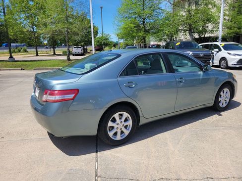 Used 2011 Toyota Camry LE w/ LE Extra-Value Pkg image 7
