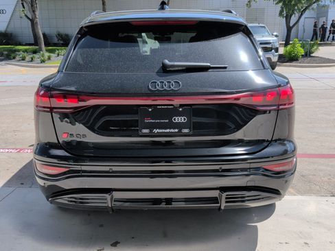 Certified 2025 Audi SQ6 e-tron Prestige w/ Black Optic Package AWD/4WD image 9
