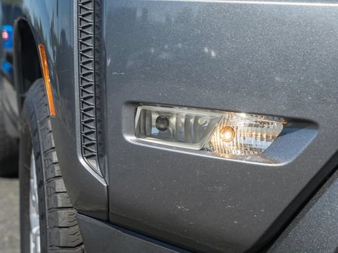 Used 2022 Nissan Frontier SV AWD/4WD image 30