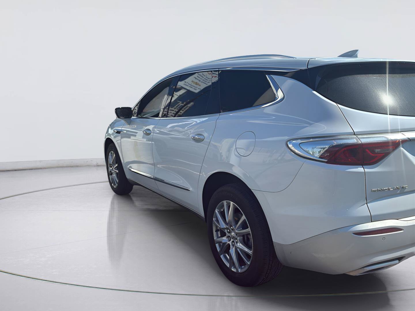 Used 2023 Buick Enclave Essence w/ Experience Buick Package FWD image 4