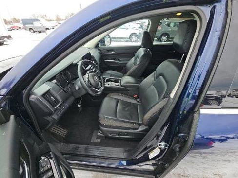 Used 2022 Nissan Pathfinder SL image 3