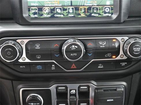 Used 2023 Jeep Wrangler Unlimited Sahara image 22