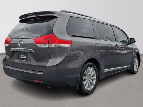 Used 2014 Toyota Sienna Limited w/ Limited Premium Package image 6