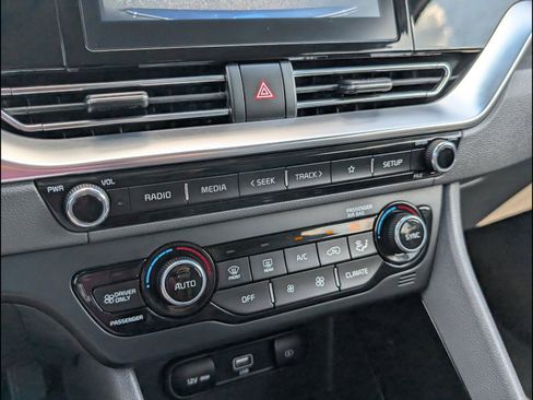 Used 2022 Kia Niro LXS FWD image 14