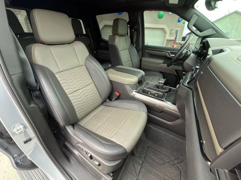 Used 2025 Chevrolet Silverado 1500 ZR2 w/ Technology Package image 7