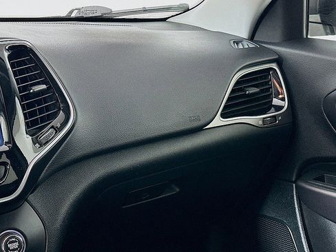 Used 2019 Jeep Cherokee Limited w/ Trailer Tow Group image 22