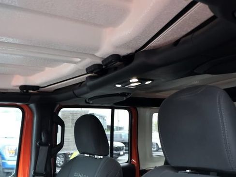 Used 2020 Jeep Wrangler Unlimited Sahara w/ Uconnect 4C Nav & Sound Group AWD/4WD image 15