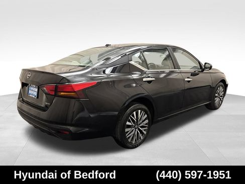 Used 2025 Nissan Altima 2.5 SV AWD/4WD image 5