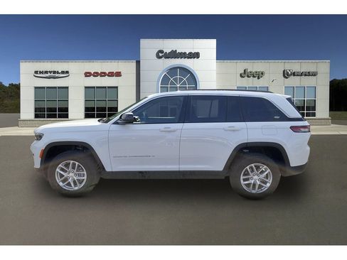 Used 2025 Jeep Grand Cherokee Laredo X AWD/4WD image 6