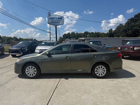 Used 2012 Toyota Camry LE image 4