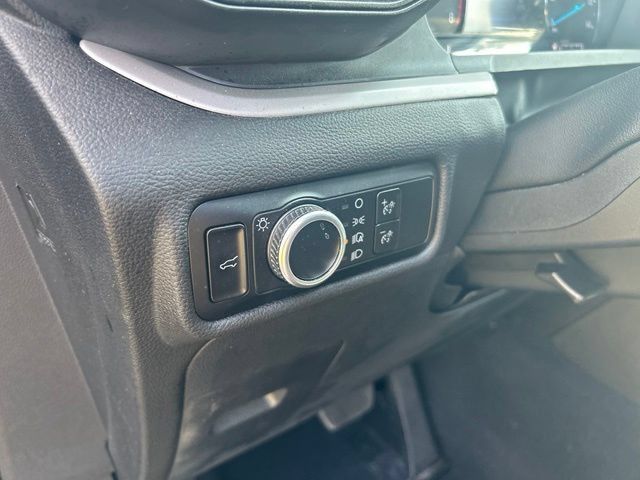 Used 2023 Ford Explorer XLT AWD/4WD image 25